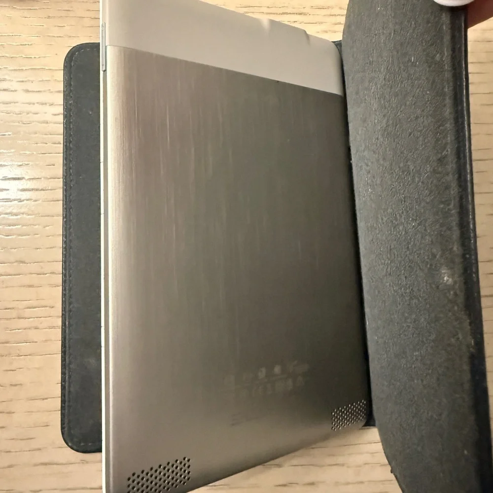 Kindle e-Reader in White with Physical QWERTY Keyboard